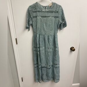 Chic Lace Midi Dress in Blue